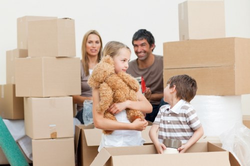 Local moving truck suitable for flats and houses in Islington